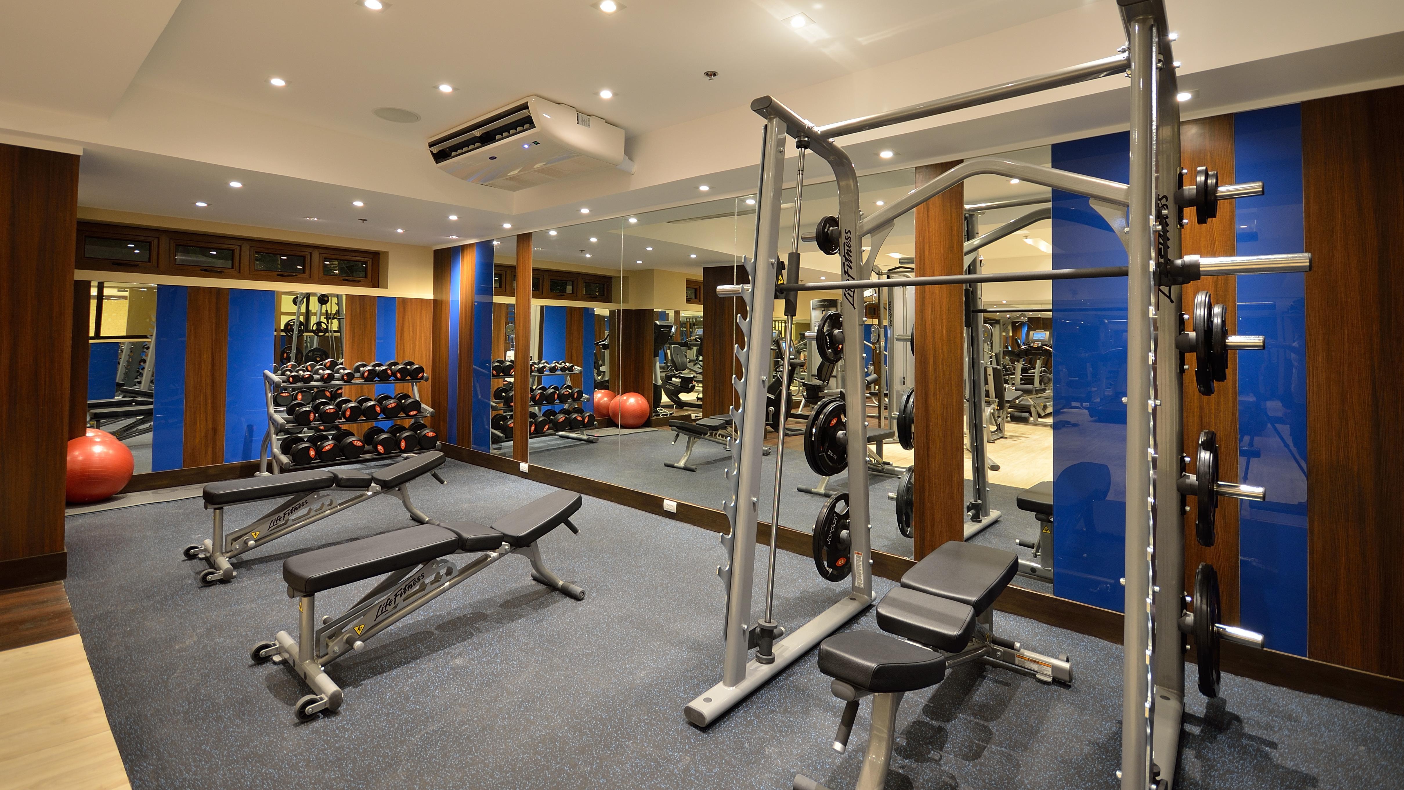 邦劳 阿罗纳海滩赫纳度假村酒店 外观 照片 A gym in a hotel