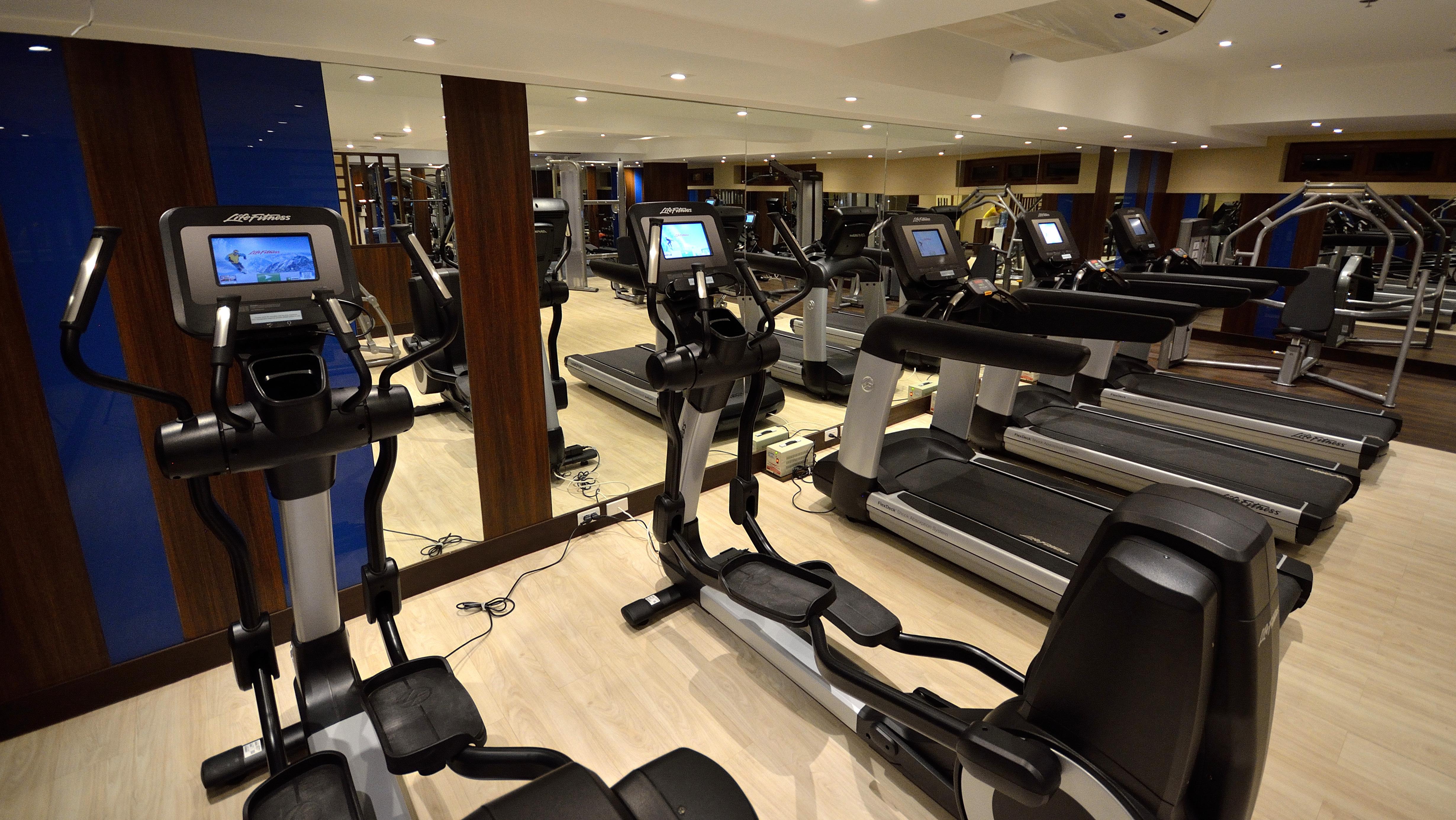 邦劳 阿罗纳海滩赫纳度假村酒店 外观 照片 A gym at a hotel