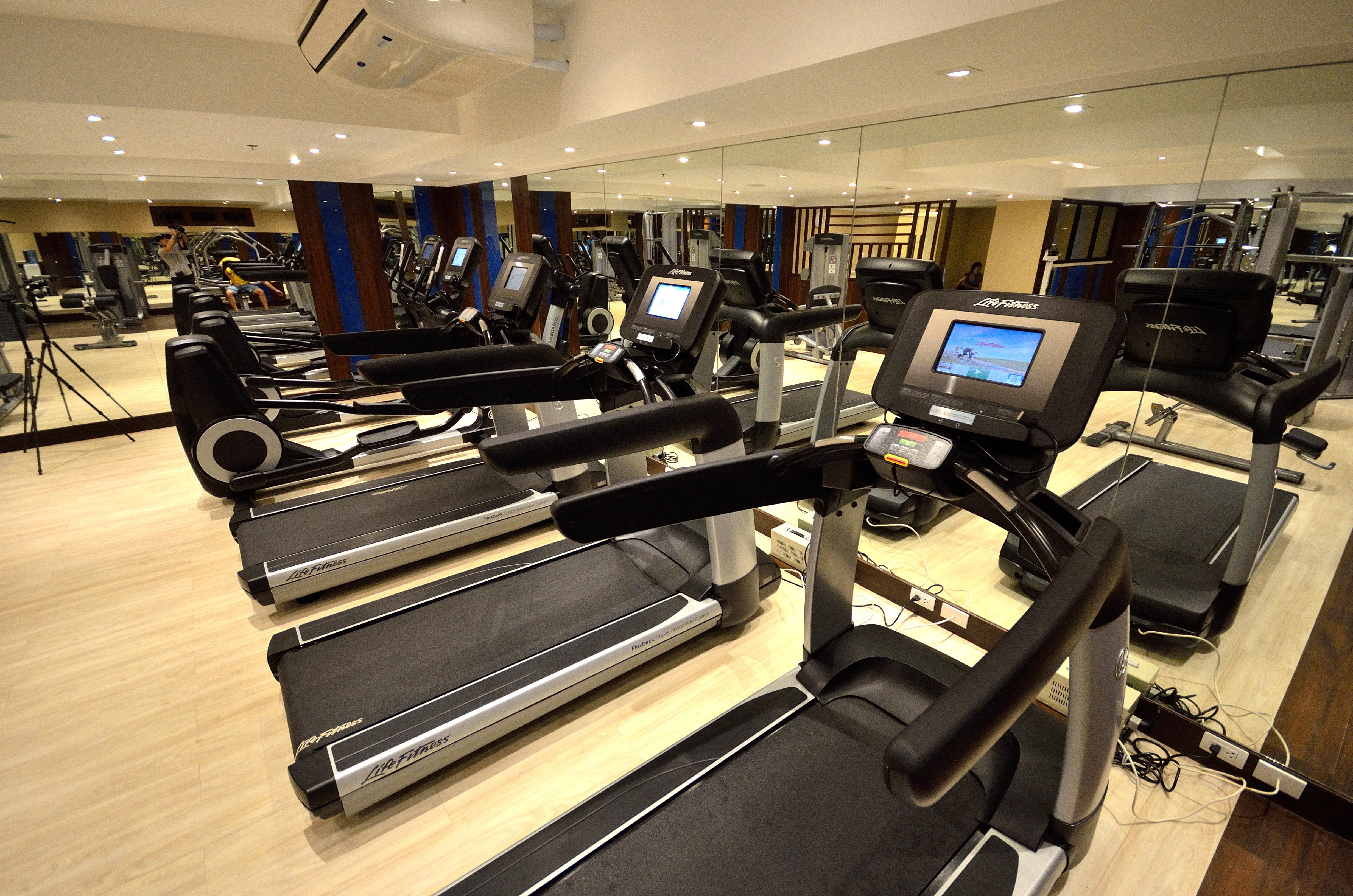 邦劳 阿罗纳海滩赫纳度假村酒店 外观 照片 A gym at a hotel