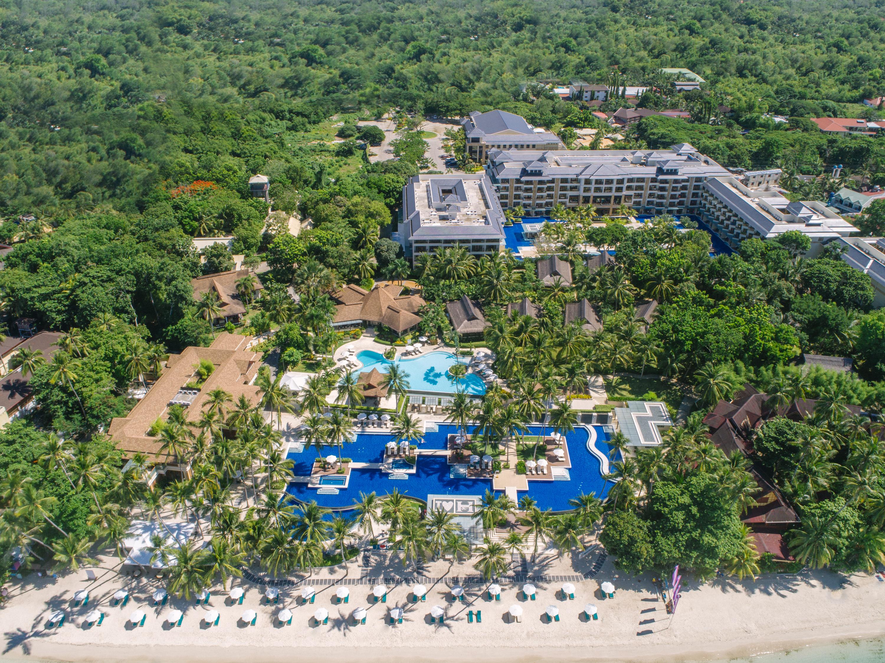 邦劳 阿罗纳海滩赫纳度假村酒店 外观 照片 Aerial view of the resort