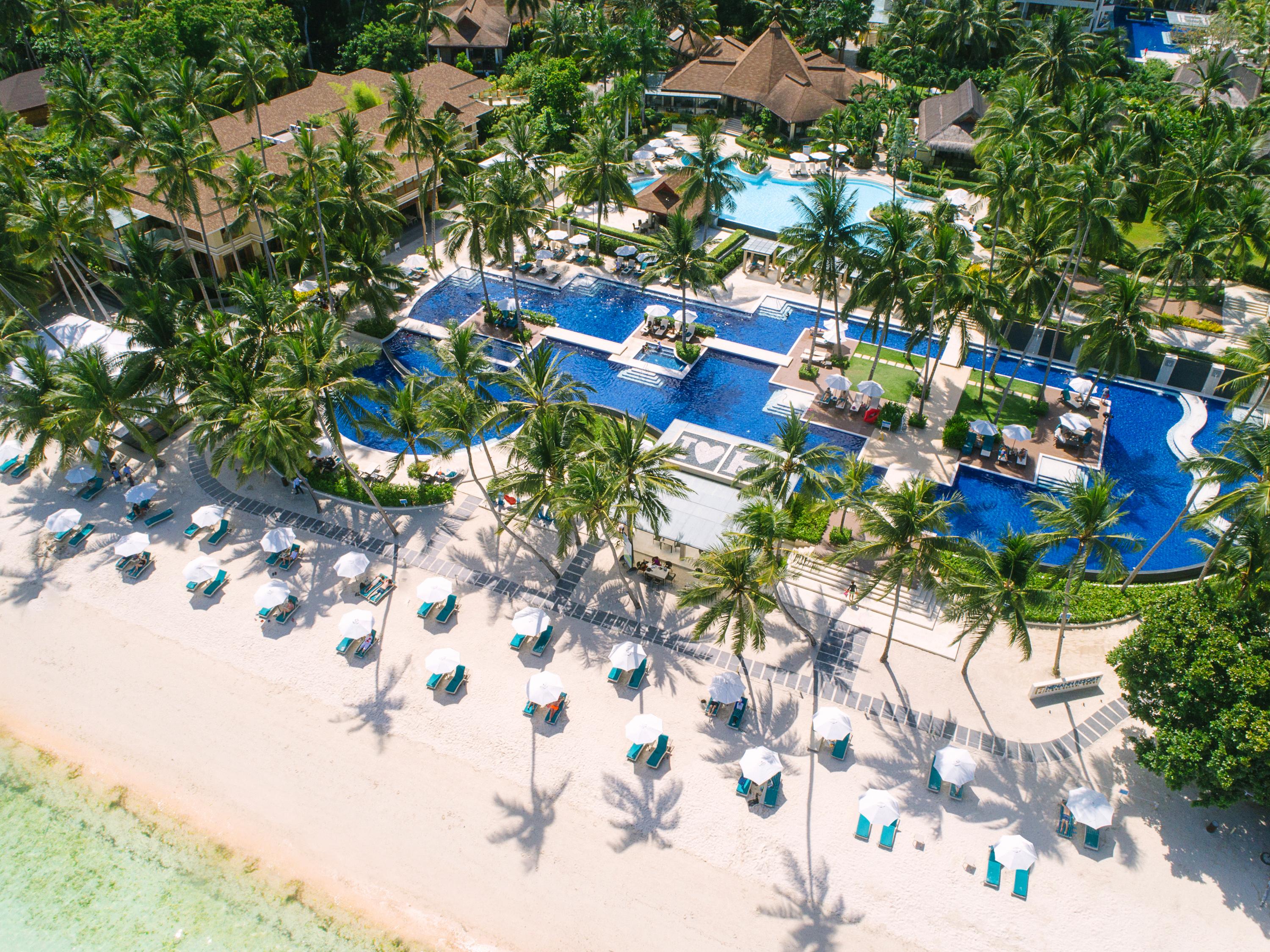 邦劳 阿罗纳海滩赫纳度假村酒店 外观 照片 Aerial view of the resort